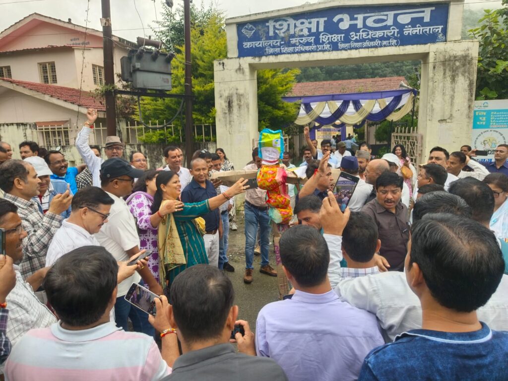 teachers protest in bhmtal