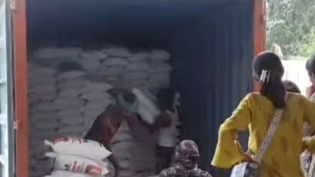 योगी आदित्यनाथ द्वारा उत्तराखंड आपदा क्षेत्रों के लिए भेजी गई राहत सामग्री