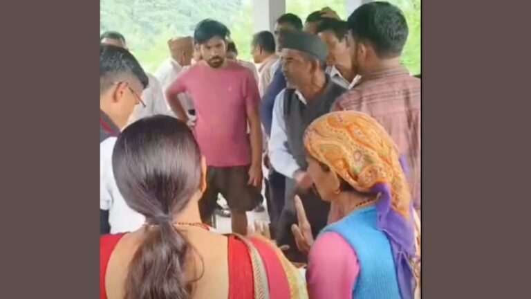 कोटाबाग में बीजेपी नेताओं पर जनता का गुस्सा