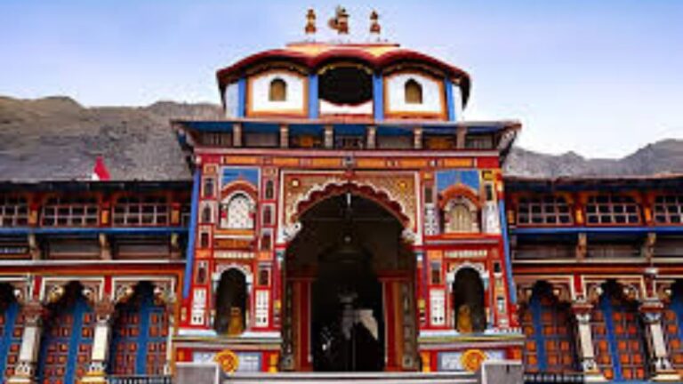 बद्रीनाथ धाम में पुलिस और फोटोग्राफर यूनियन का स्वच्छता अभियान