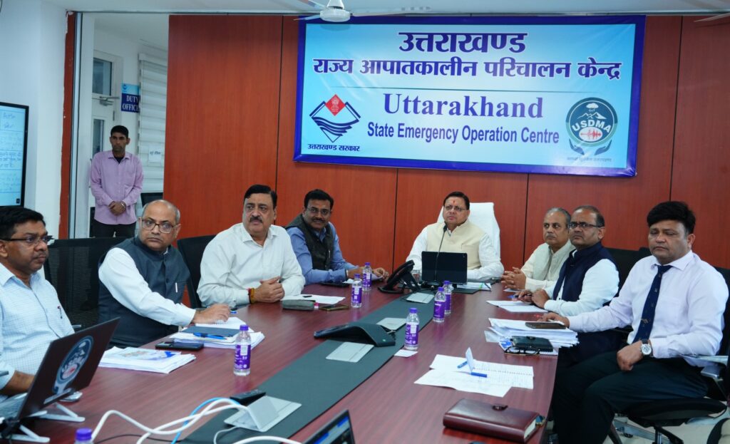 चमोली आपदा की समीक्षा करते सीएम पुष्कर सिंह धामी