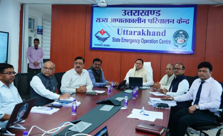 चमोली आपदा की समीक्षा करते सीएम पुष्कर सिंह धामी