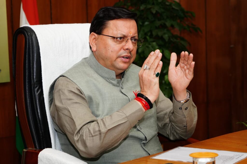 कैबिनेट बैठक में सीएम पुष्कर सिंह धामी और मंत्रीगण