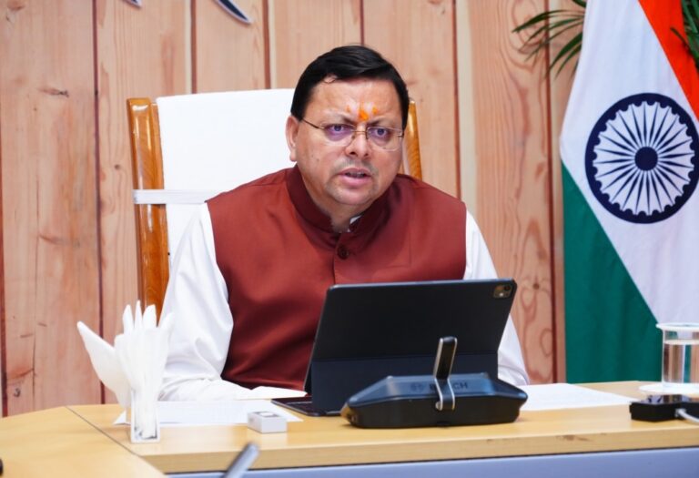 तहसील दिवस पर जनता से वर्चुअल संवाद करते CM धामी