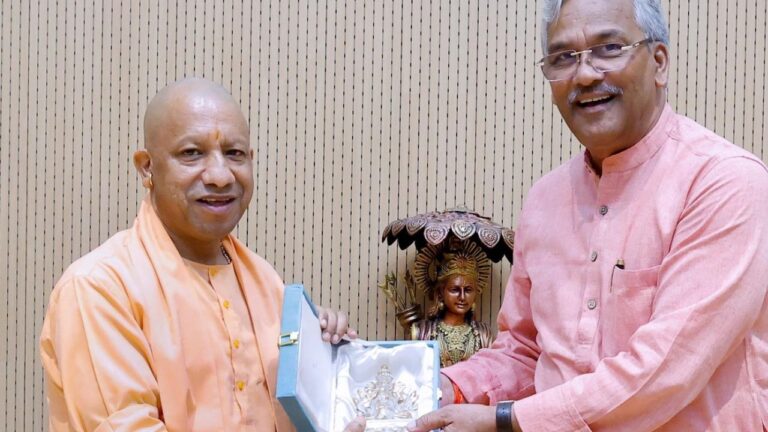 त्रिवेंद्र सिंह रावत की CM योगी से मुलाकात