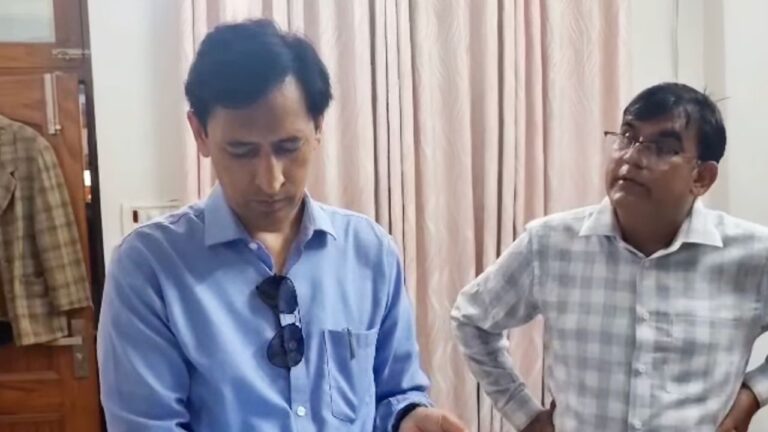 कुमाऊं कमिश्नर दीपक रावत हल्द्वानी तहसील निरीक्षण