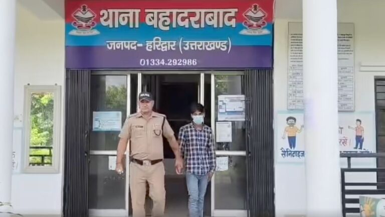हरिद्वार पुलिस ने ऑपरेशन कालनेमि में ब्लैकमेल और दुष्कर्म आरोपी को गिरफ्तार किया