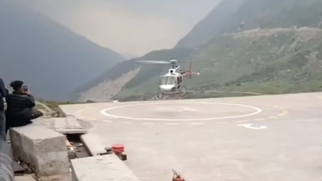 केदारनाथ हेली सेवा की टिकट बुकिंग में उमड़ी भीड़