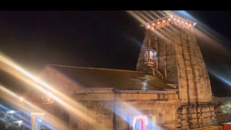 बदरीनाथ और केदारनाथ धाम में शाम की बारिश के बाद का दृश्य