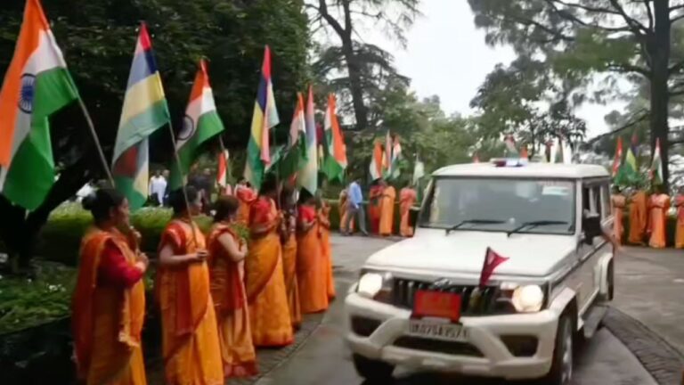 नरेंद्रनगर में मॉरीशस के पीएम डॉ. नवीनचंद्र रामगुलाम का पारंपरिक स्वागत