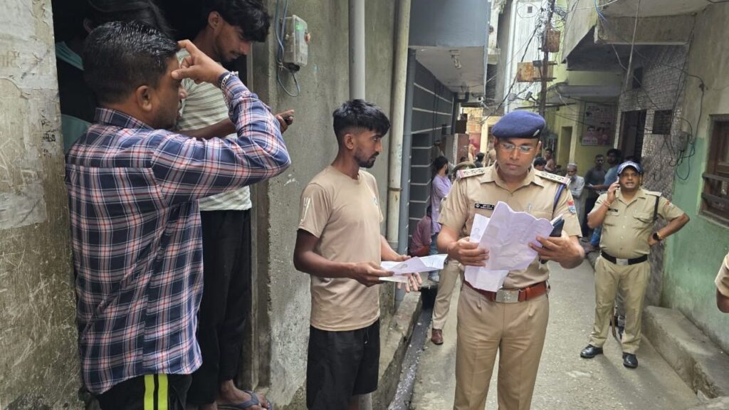 नैनीताल पुलिस का बनभूलपुरा में सत्यापन अभियान