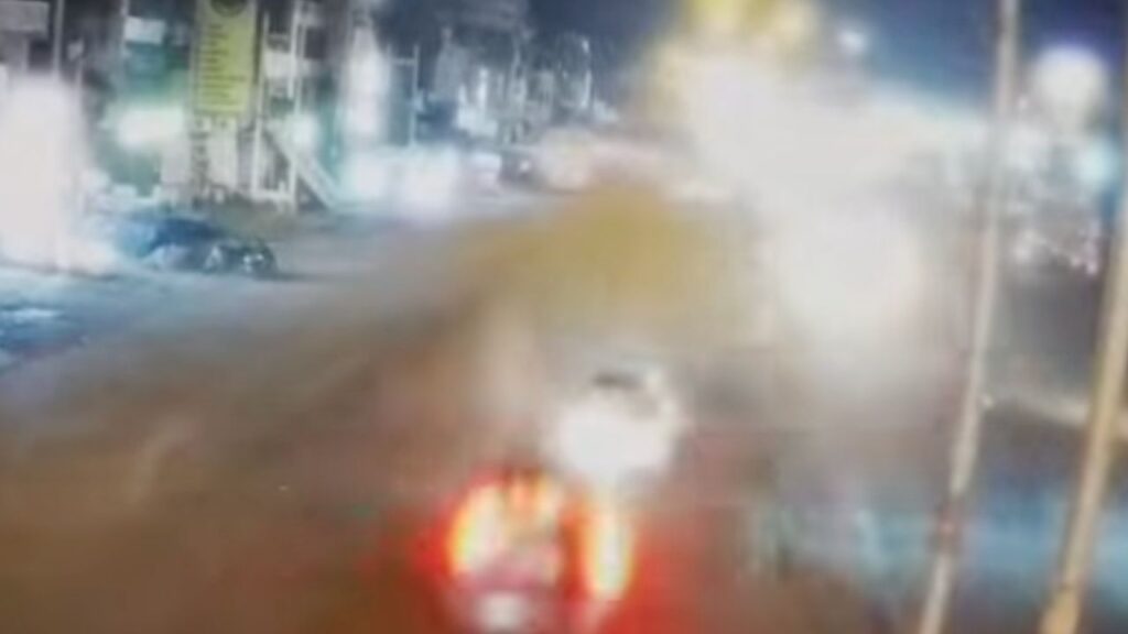 रुद्रपुर में स्कॉर्पियो ने दरोगा की कार को मारी टक्कर