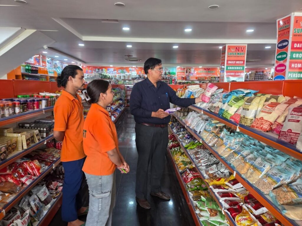 उत्तराखंड में त्योहारी सीजन पर मिलावटखोरों पर छापेमारी, पनीर में एसिड का खुलासा