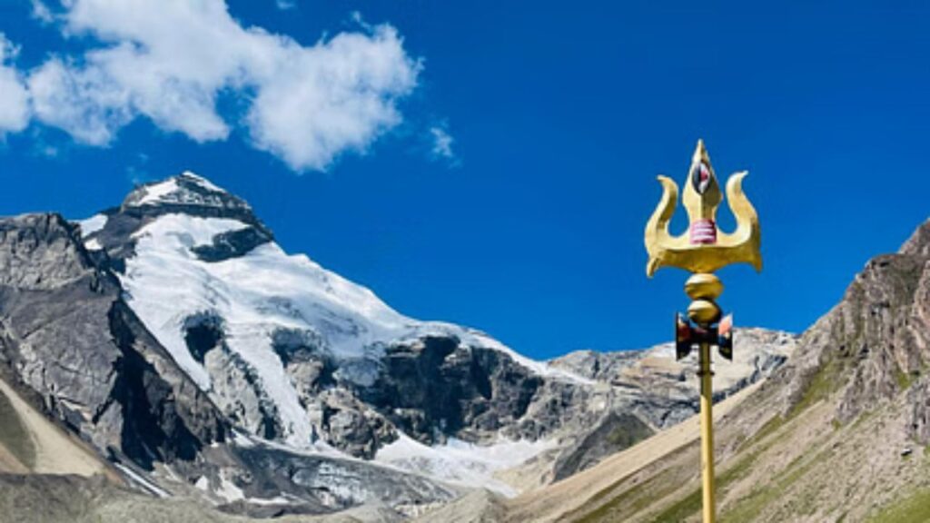 आदि कैलाश ॐ पर्वत यात्रा 2025 में रिकॉर्ड तोड़ श्रद्धालु