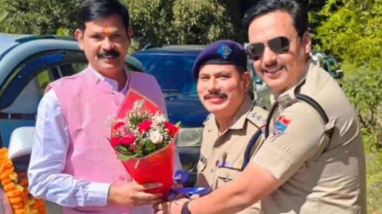 बागेश्वर में गुलदस्ता विवाद के बाद कोतवाल बदले गए, अनिल उपाध्याय बने नए थाना प्रभारी