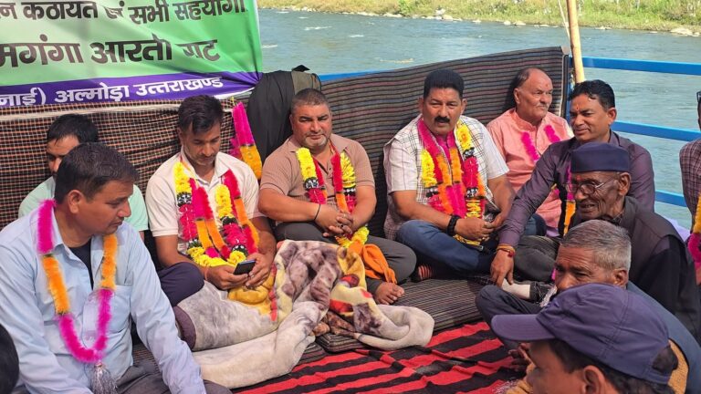 Former MLA Mahesh Negi sitting on dharna against his own government over health crisis in Chaukutiya