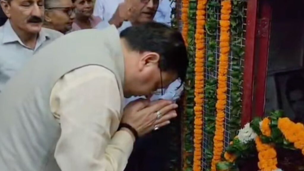 CM Pushkar Singh Dhami paying tribute to Uttarakhand state movement martyrs in Dehradun