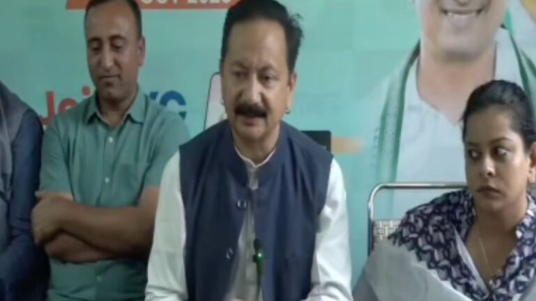 कांग्रेस नेताओं द्वारा अग्निवीर योजना के खिलाफ जनजागरूकता यात्रा की घोषणा करते हुए