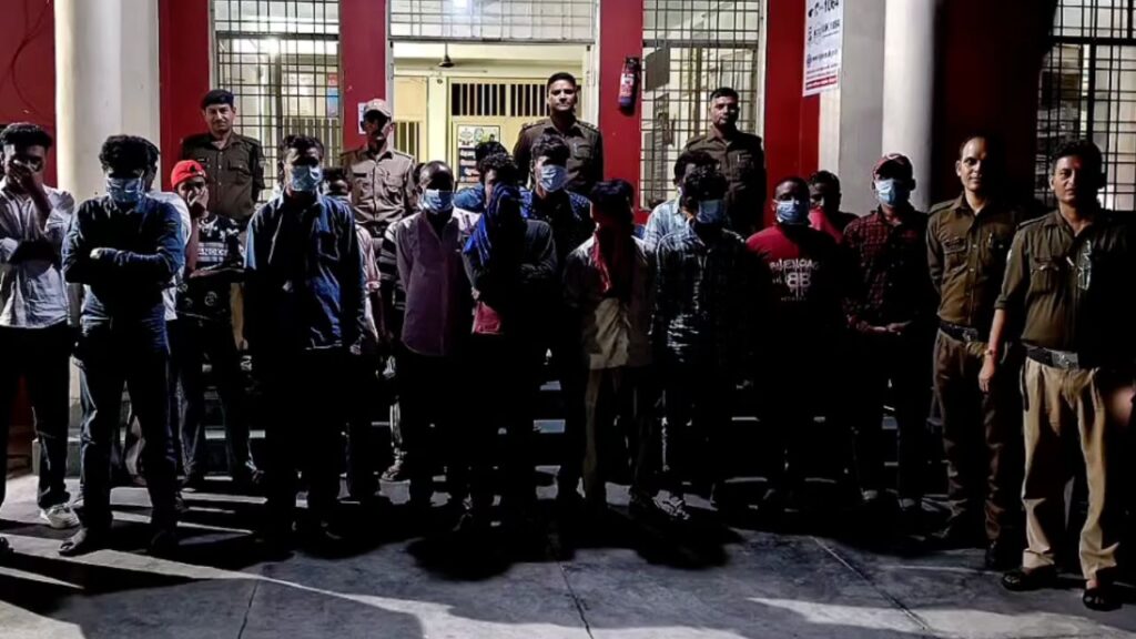देहरादून पुलिस ने सार्वजनिक स्थान पर शराब पीने वालों के खिलाफ कार्रवाई की, 37 लोग हिरासत में