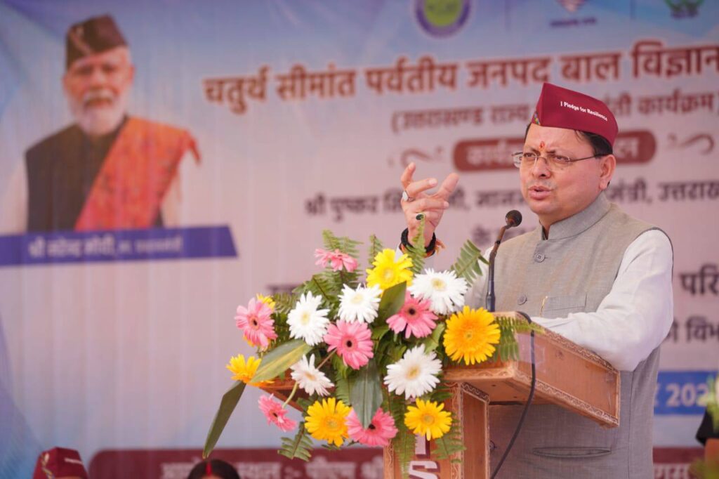 देहरादून–टनकपुर एक्सप्रेस ट्रेन उत्तराखंड में चलती हुई, नई त्रि-साप्ताहिक सेवा के लिए तैयार