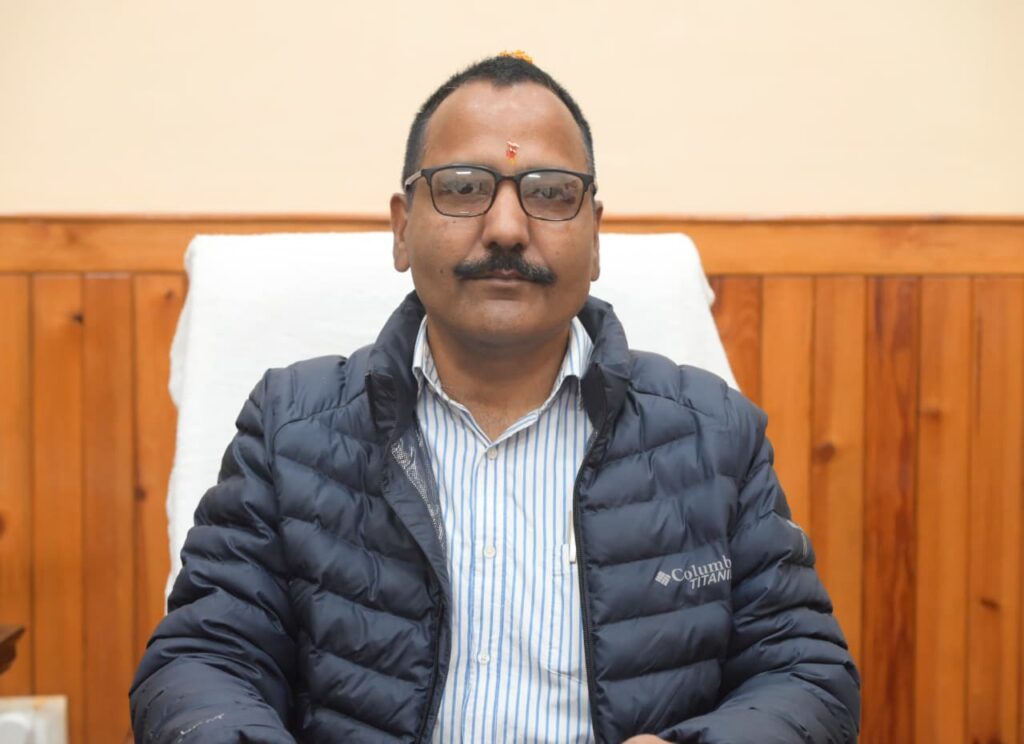 डीएम ललित मोहन रयाल ने तहसीलदारों को नामांतरण प्रकरणों के निस्तारण के निर्देश दिए