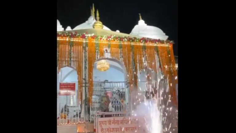 गंगोत्री धाम के कपाट बंद होने से पहले फूलों से सजा मंदिर परिसर उत्तरकाशी में