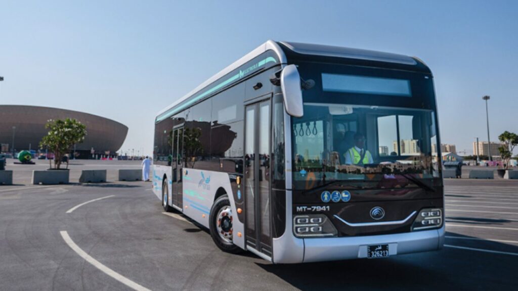 हल्द्वानी में सिटी बस सेवा का शुभारंभ करते मुख्यमंत्री पुष्कर सिंह धामी