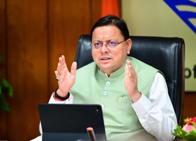 मुख्यमंत्री पुष्कर सिंह धामी हल्द्वानी में कार्यक्रम के दौरान संबोधित करते हुए।