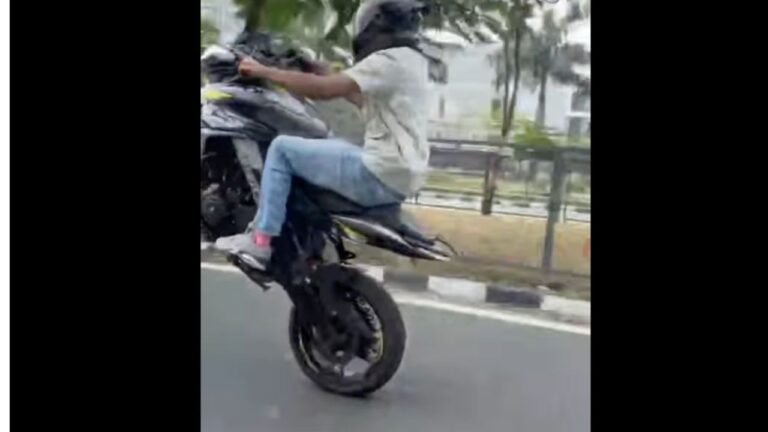 हरिद्वार में सड़क पर स्टंट करते युवकों को पुलिस ने किया गिरफ्तार