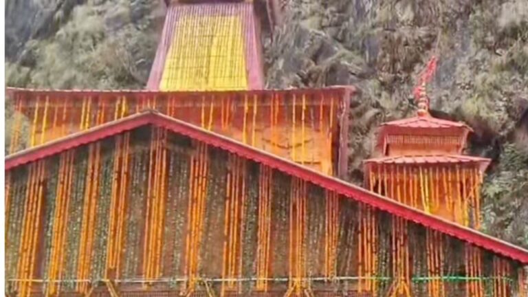 भैया दूज पर यमुनोत्री धाम के कपाट बंद, मां यमुना की डोली खरसाली के लिए रवाना