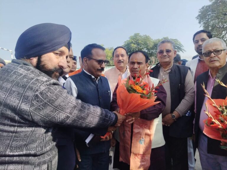 स्वास्थ्य मंत्री धन सिंह रावत द्वारा हल्द्वानी बेस अस्पताल की अव्यवस्थाओं पर चेतावनी देते हुए