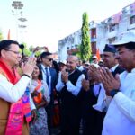 मुख्यमंत्री पुष्कर सिंह धामी टनकपुर में एकता पदयात्रा का नेतृत्व करते हुए