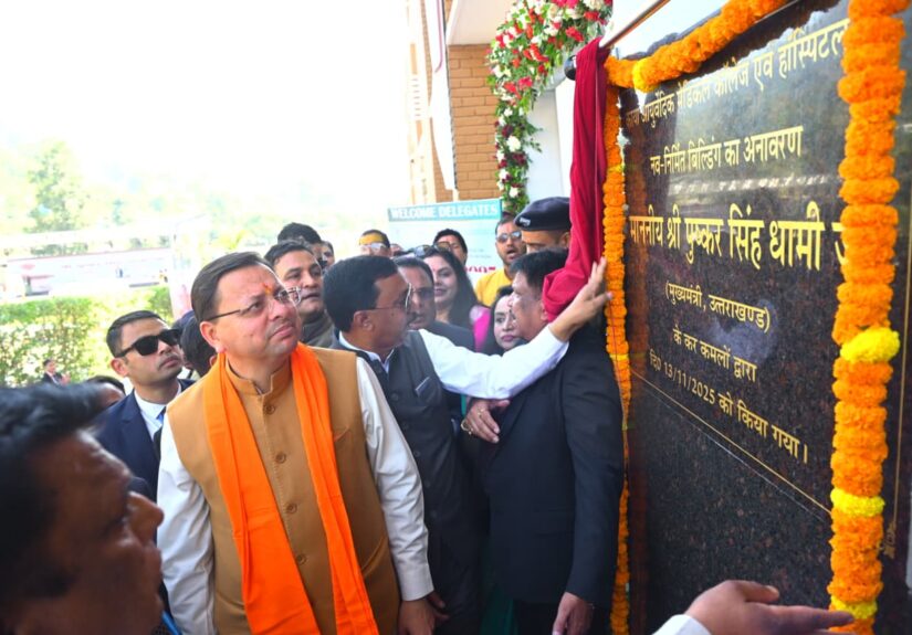 मुख्यमंत्री पुष्कर सिंह धामी PGICON-2025 सम्मेलन में दीप प्रज्ज्वलित करते हुए