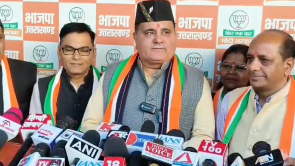 महेंद्र भट्ट ने गणेश गोदियाल को बधाई दी और कांग्रेस की नई टीम पर तंज कसा।