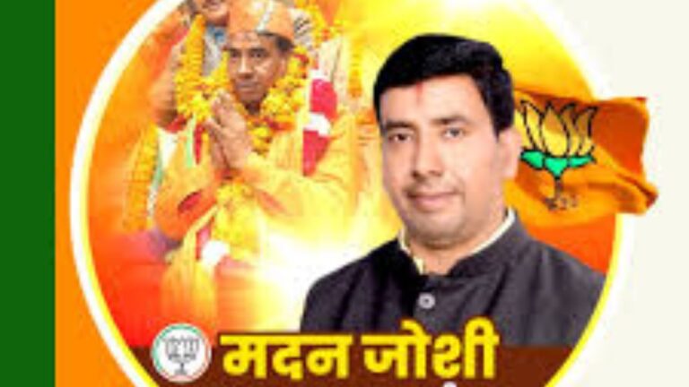 रामनगर मांस प्रकरण के मुख्य आरोपी मदन जोशी कोतवाली में सरेंडर करते हुए