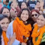 वर्ल्ड कप विजेता स्नेहा राणा का जॉलीग्रांट एयरपोर्ट पर स्वागत