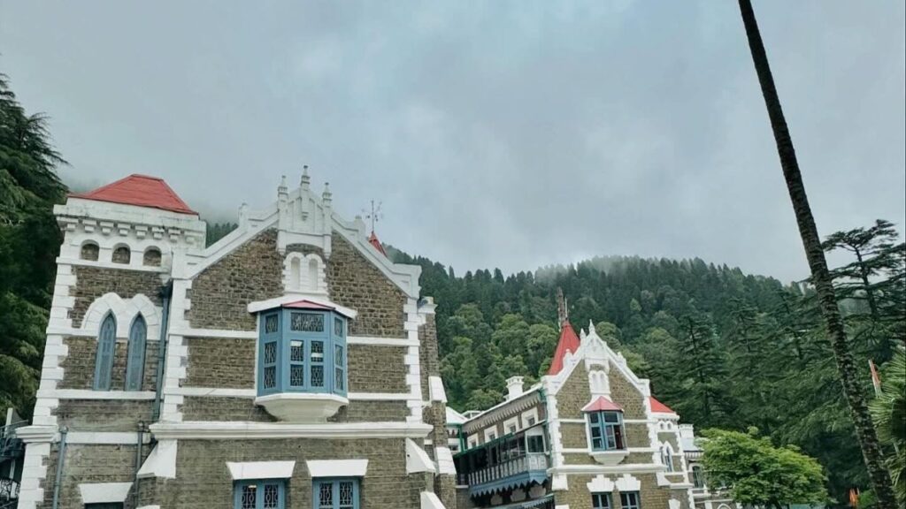 UPNL कर्मचारियों के रेगुलराइजेशन मामले पर उत्तराखंड हाईकोर्ट द्वारा सरकार को निर्देश जारी किए जाने से जुड़ी तस्वीर