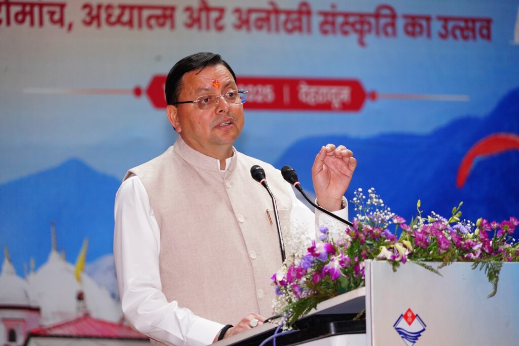 उत्तराखंड मुख्यमंत्री पुष्कर सिंह धामी प्रधानमंत्री नरेंद्र मोदी के सुझावों पर विकास रोडमैप तैयार करते हुए