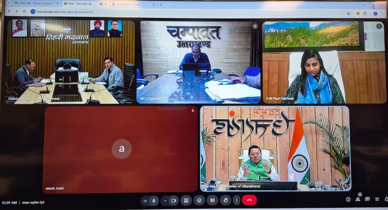 मुख्यमंत्री पुष्कर सिंह धामी उच्च स्तरीय बैठक में स्प्रिचुअल इकोनॉमिक जोन की कार्ययोजना तैयार करने के निर्देश देते हुए।