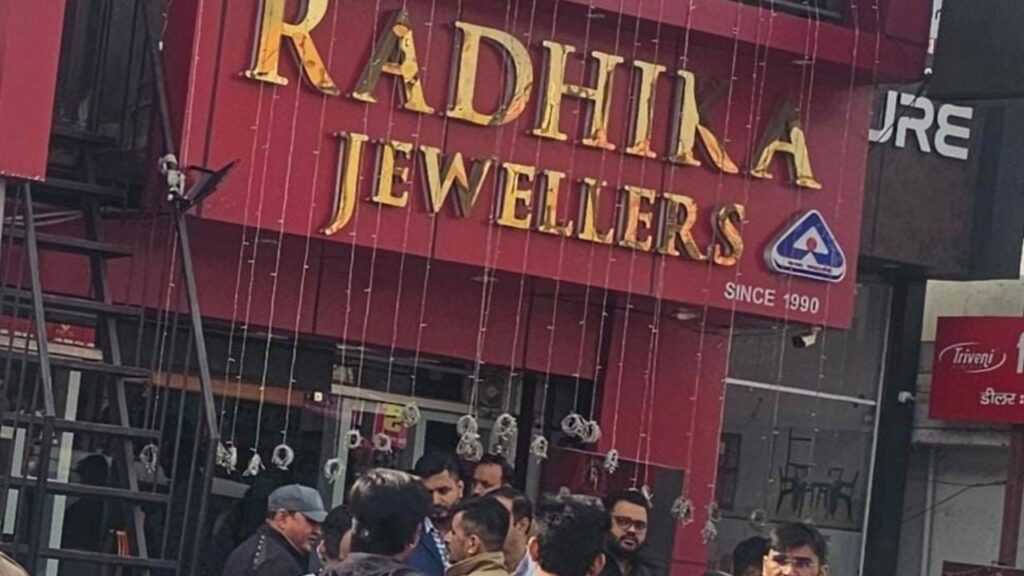 हल्द्वानी कुसुमखेड़ा राधिका ज्वेलर्स में हुई बड़ी ज्वेलरी चोरी
