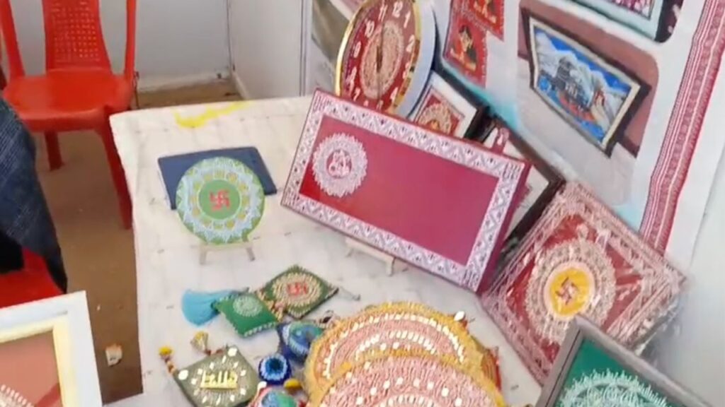 Women self help group Uttarakhand making creative silk products under Resham Nai Pahal