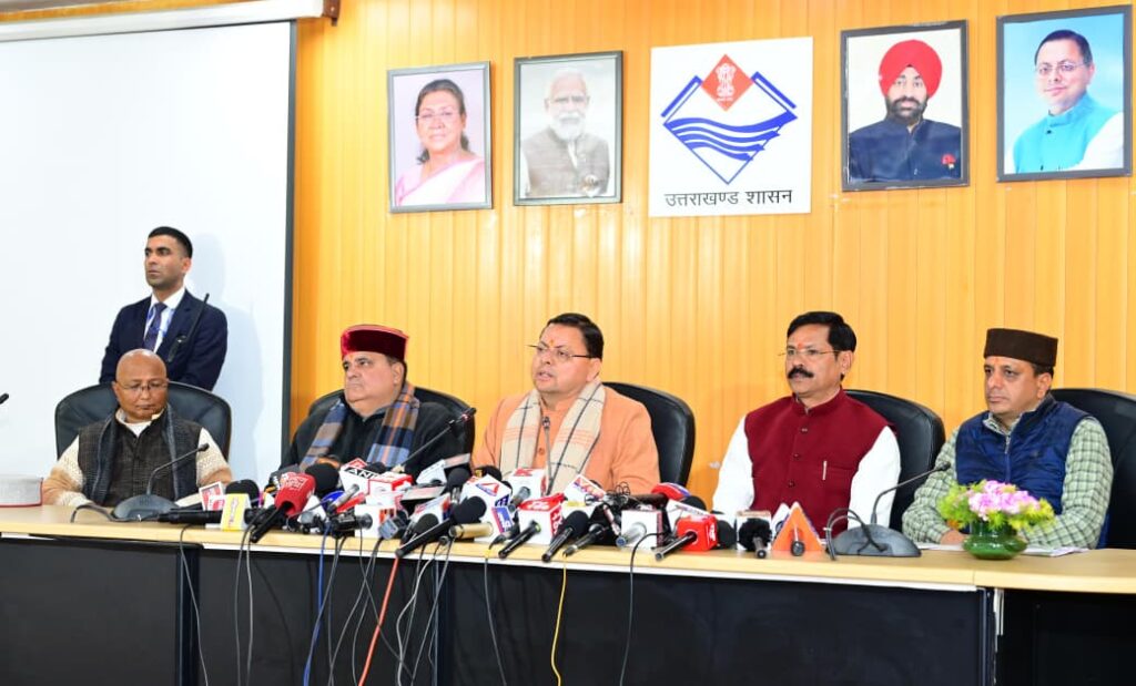 मुख्यमंत्री पुष्कर सिंह धामी अंकिता भंडारी केस पर मीडिया को संबोधित करते हुए