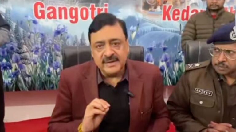 चारधाम यात्रा में मोबाइल प्रतिबंध को लेकर गढ़वाल आयुक्त की बैठक