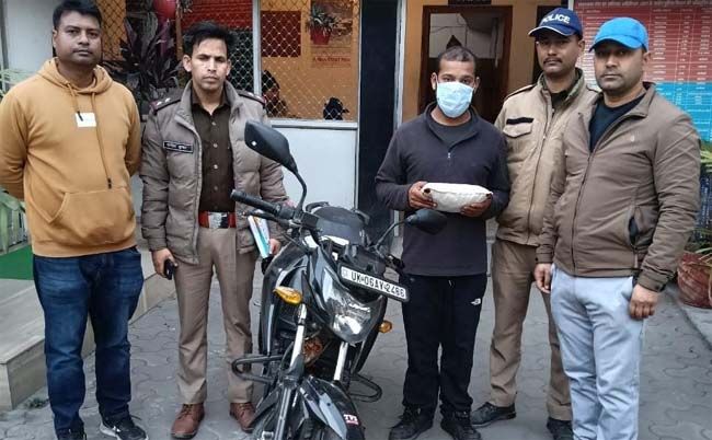 हल्द्वानी में पुलिस द्वारा 750 ग्राम चरस के साथ गिरफ्तार तस्कर