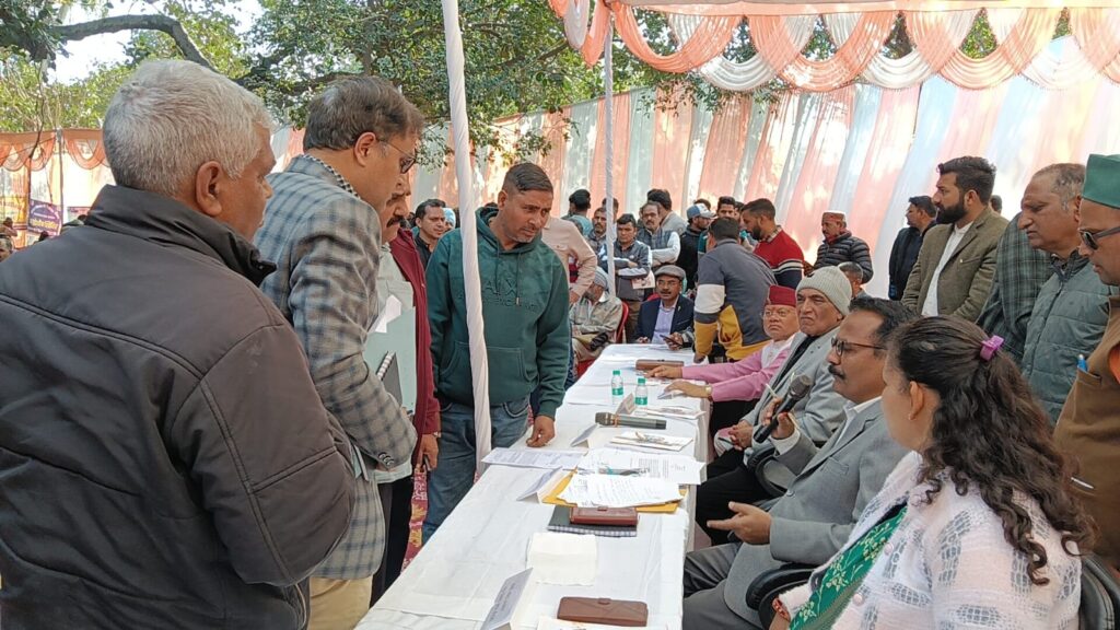 बैलपड़ाव में जन-जन की सरकार जन-जन के द्वार शिविर, डीएम ललित मोहन रयाल