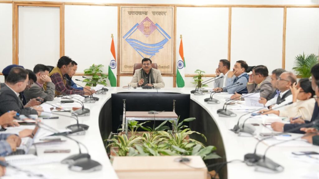 चारधाम यात्रा मार्ग पर तीर्थयात्री और सुरक्षा व्यवस्थाएं 