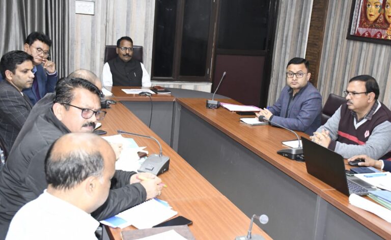 हल्द्वानी में डीएम ललित मोहन रयाल की अध्यक्षता में एडीबी परियोजनाओं की समीक्षा बैठक