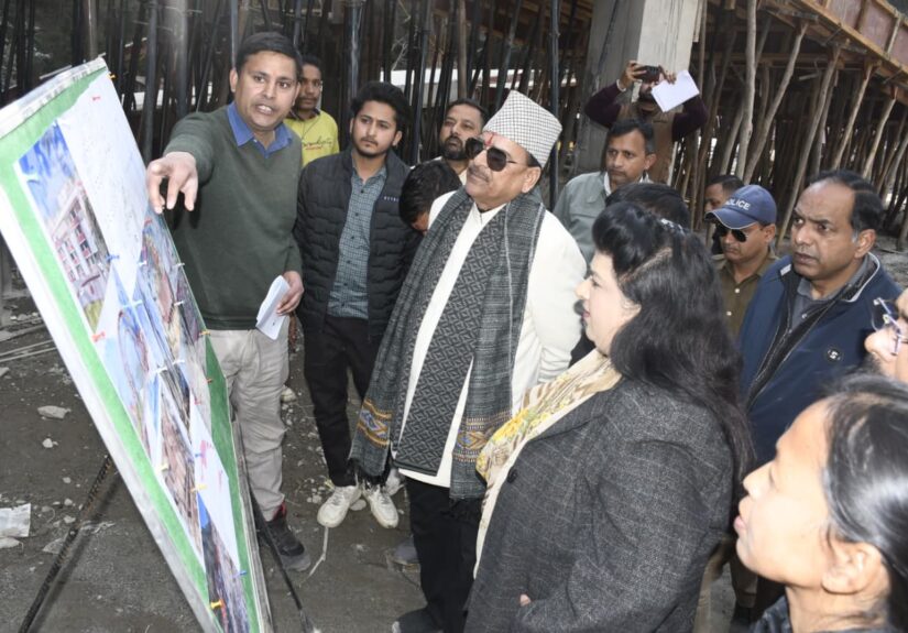 सांसद अजय भट्ट भवाली बाईपास पुल और कैंची धाम पार्किंग निर्माण कार्यों का निरीक्षण करते हुए