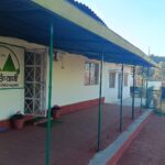 मुक्तेश्वर स्थित कुमाऊँनी कम्युनिटी रेडियो टीम विश्व रेडियो दिवस पर प्रसारण करते हुए