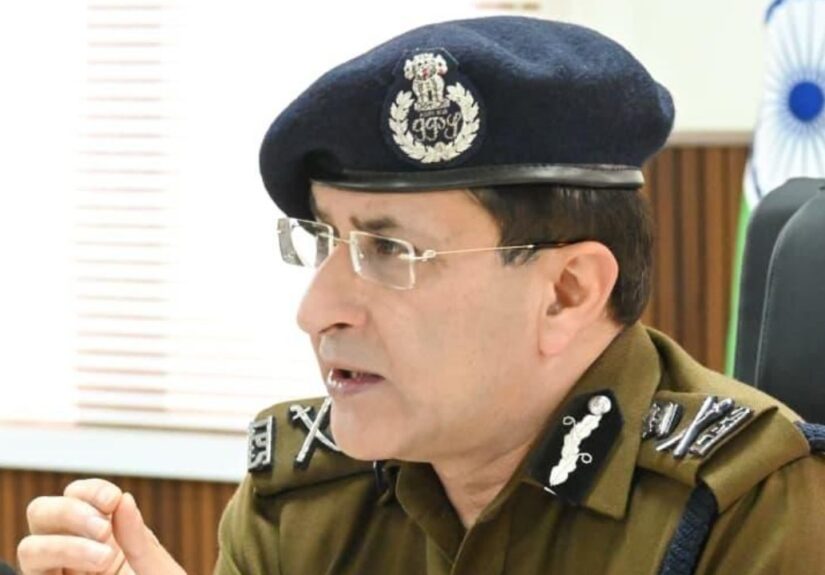 उत्तराखंड पुलिस सत्यापन अभियान के दौरान किरायेदारों और डिलीवरी एजेंटों की जांच